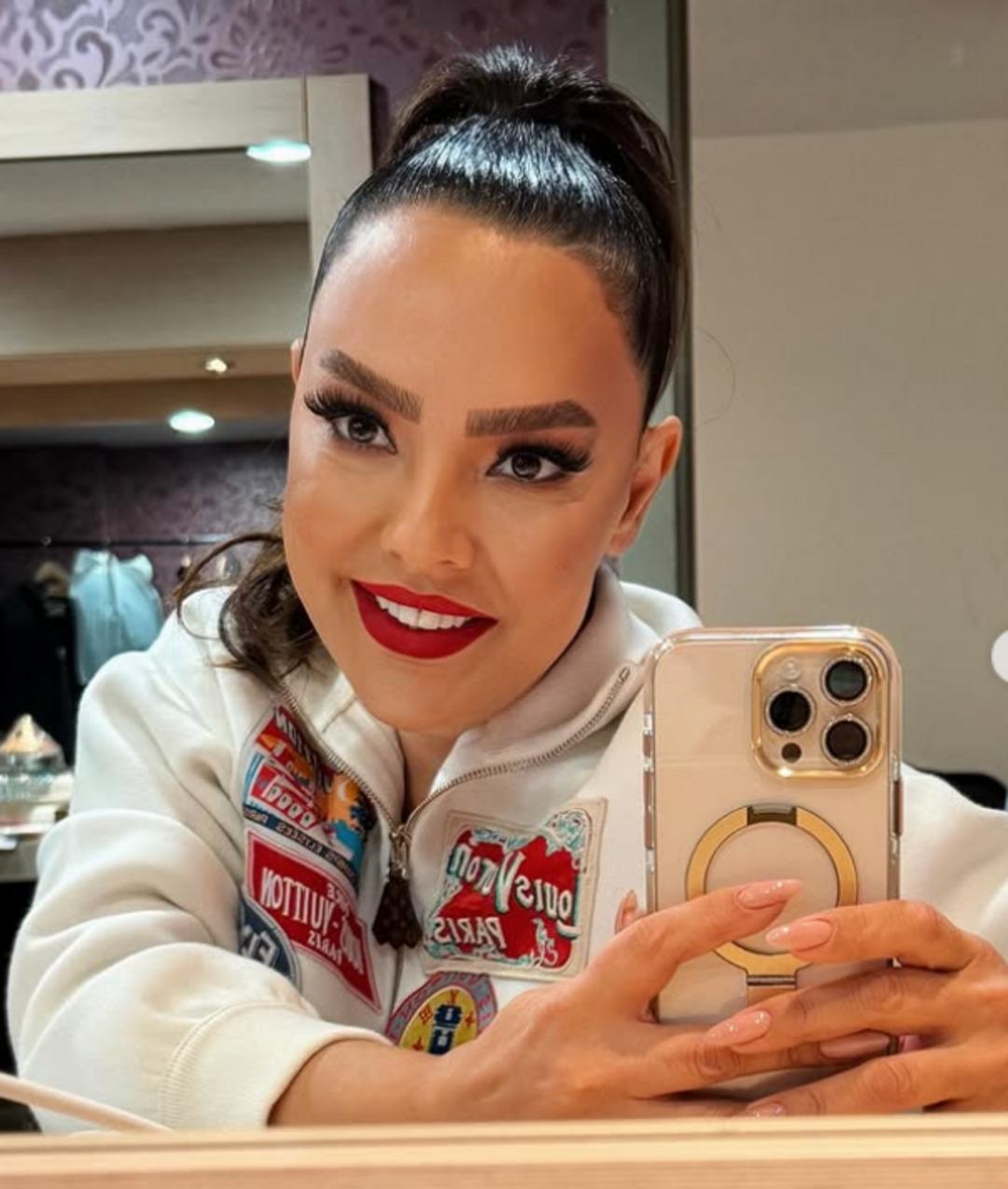 Ebru Gündeş’in ince kaşları mazide kaldı! Yeni imajı sosyal medyayı salladı 2
