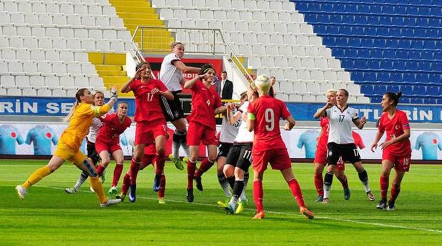 Kadın Milli Takımımız Almanya'ya farklı mağlup oldu