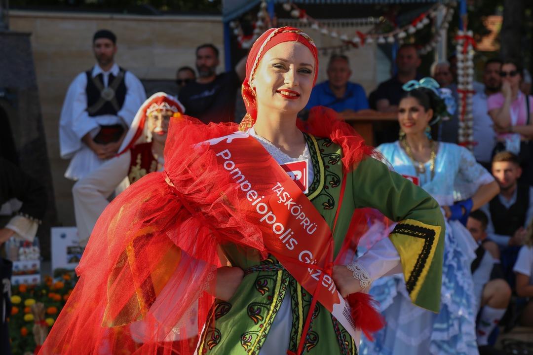 Taşköprü’de sarımsak güzeli seçildi: 6 farklı ülkeden gelen kadınlar, sarımsak festivalinde en güzel için yarıştı... 2