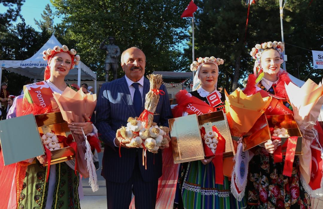 Taşköprü’de sarımsak güzeli seçildi: 6 farklı ülkeden gelen kadınlar, sarımsak festivalinde en güzel için yarıştı... 3