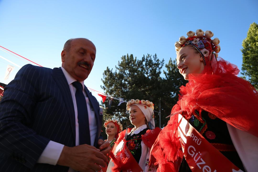 Taşköprü’de sarımsak güzeli seçildi: 6 farklı ülkeden gelen kadınlar, sarımsak festivalinde en güzel için yarıştı... 8