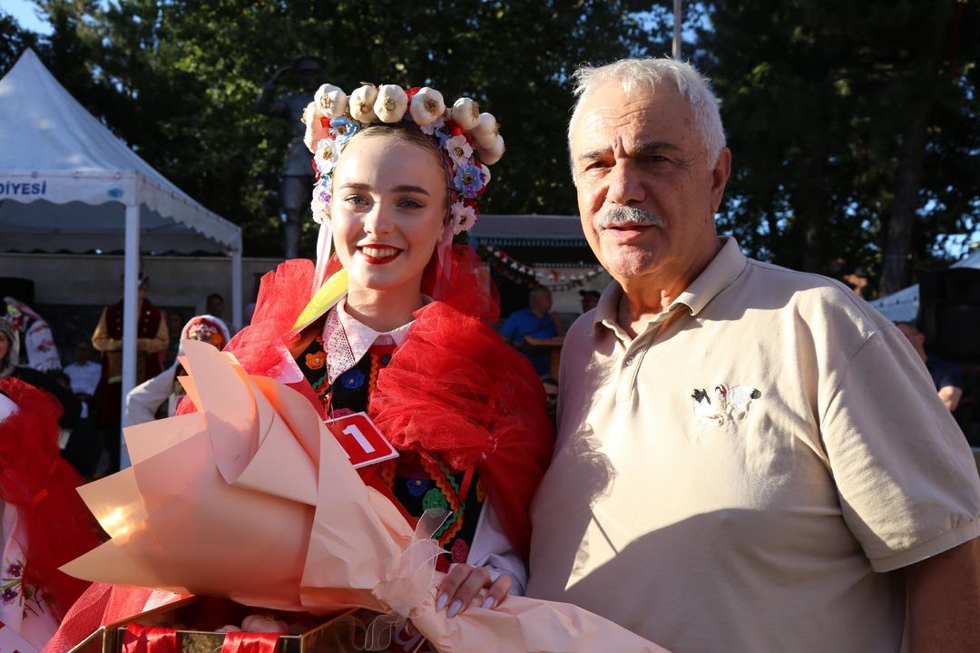 Taşköprü’de sarımsak güzeli seçildi: 6 farklı ülkeden gelen kadınlar, sarımsak festivalinde en güzel için yarıştı... 10