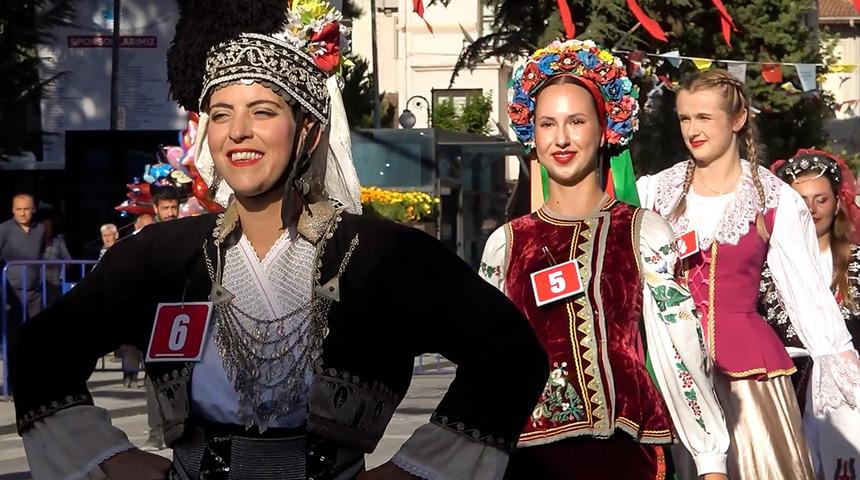 Taşköprü’de sarımsak güzeli seçildi: 6 farklı ülkeden gelen kadınlar, sarımsak festivalinde en güzel için yarıştı...