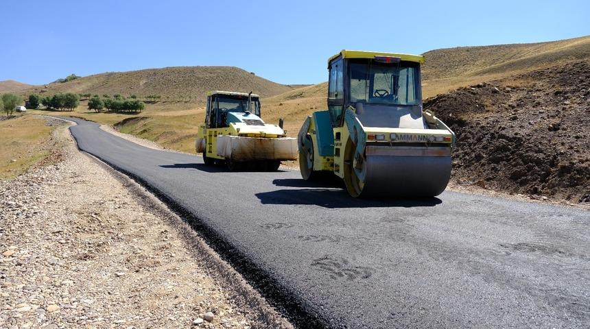 Taşlıçay’da asfalt serim çalışmaları tamamlandı