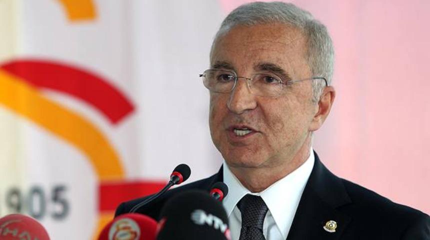 &Uuml;nal Aysal d&ouml;n&uuml;yor