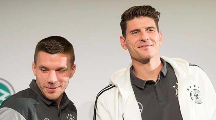 Gomez'e o mesajı Podolski g&ouml;ndermiş!