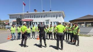 Motosiklet sürücülerine 2 Teker 1 Hayat eğitimi verildi