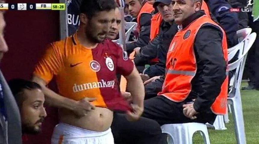 Sabri Sarıoğlu'nun g&ouml;beği sosyal medyayı salladı