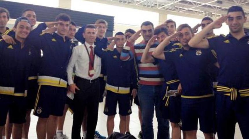 Şampiyon Fenerbah&ccedil;e'den u&ccedil;ağı ka&ccedil;ıran askere b&uuml;y&uuml;k jest