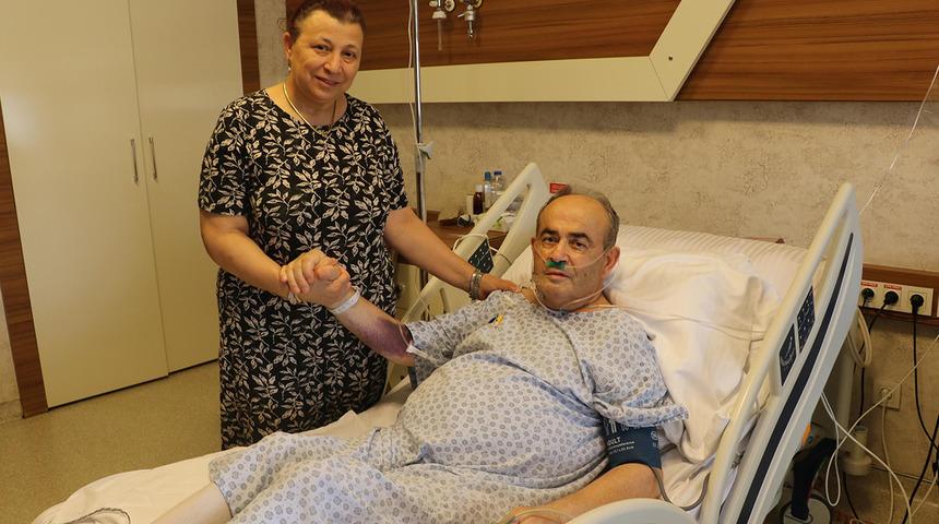 Günde 20 ilaç kullanan adamın bağırsağı delindi: “Ölmek üzereydim"