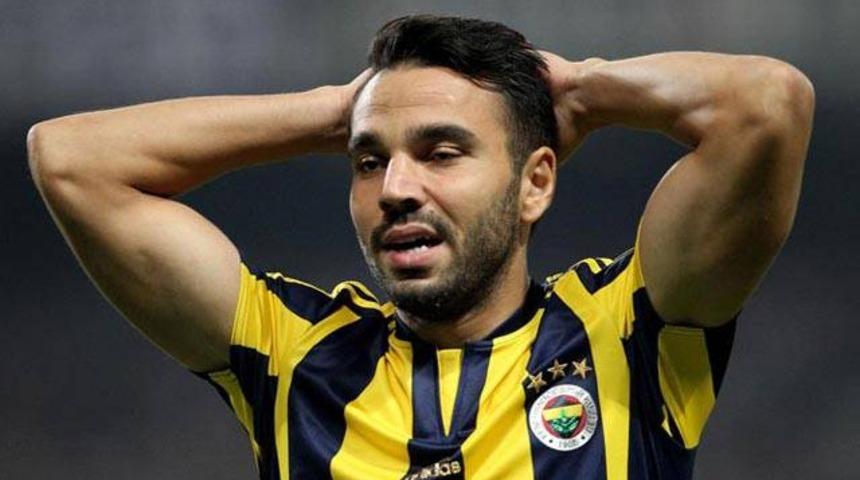 Futbolcular trib&uuml;nden &ccedil;ekiniyor