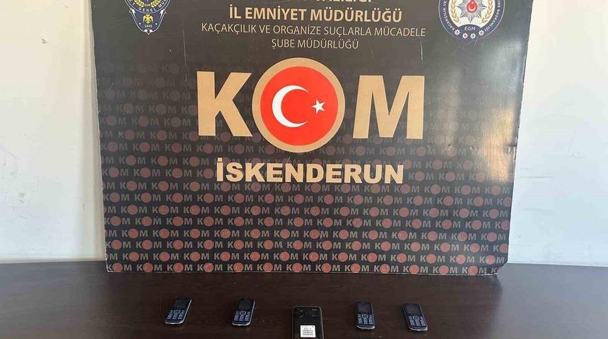 İskenderun’da iş yerinde kaçak cep telefonu ele geçirildi