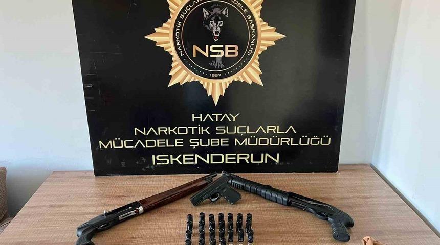 Hatay’da uyuşturucu operasyonunda silah ve mühimmat ele geçirildi