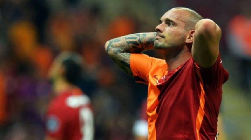Galatasaray'da Wesley Sneijder &Ccedil;aykur Rizespor ma&ccedil;ında sakatlandı