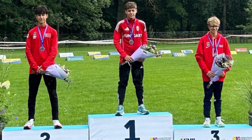 Milliler, Dünya 15 Yaş Altı Tetratlon Şampiyonası'nda 3 madalya kazandı