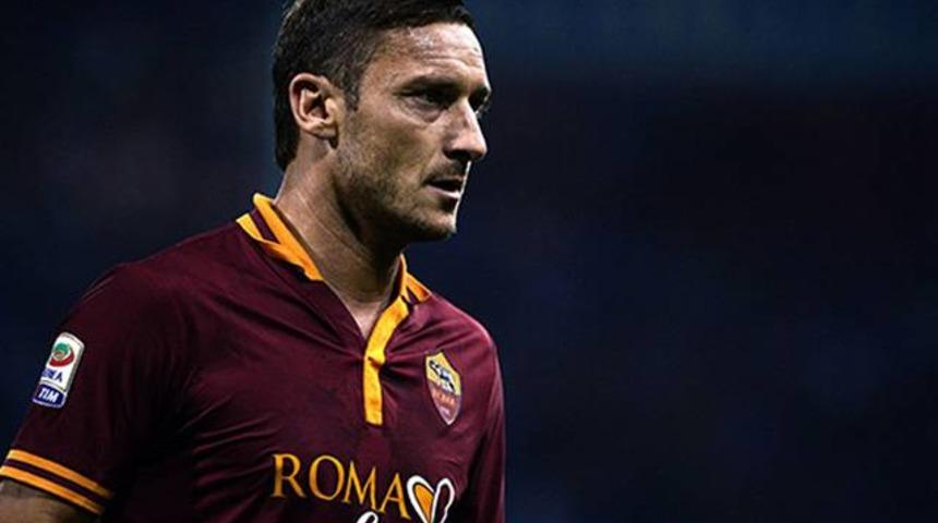 Totti 2 dakikada 2 gol attı Roma'yı kurtardı