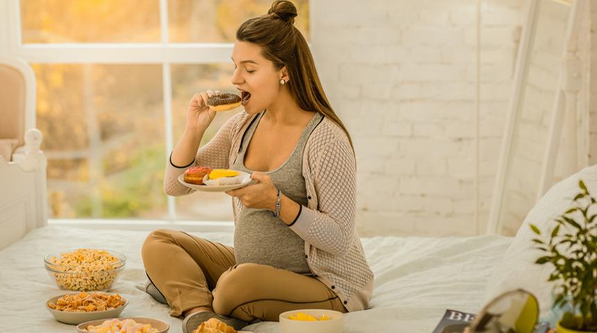 Uzmandan anne adaylarına uyarı: “Bebeğin damak tadı anne karnında şekilleniyor”