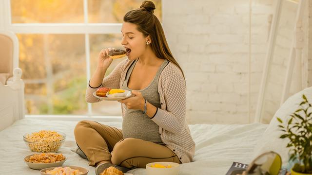 Uzmandan anne adaylarına uyarı: “Bebeğin damak tadı anne karnında şekilleniyor”