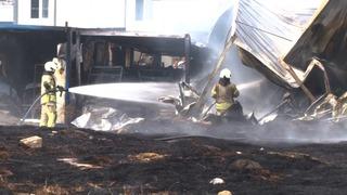 Sancaktepe’de otluk alandaki yangın inşaat alanına sıçradı