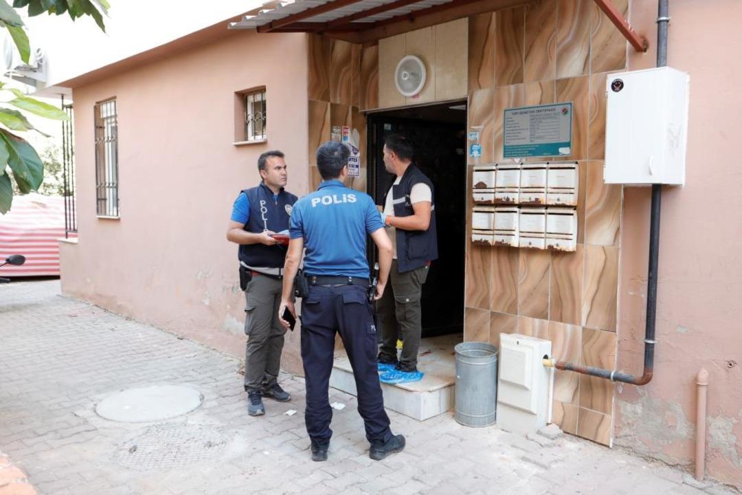 Antalya da eski eş dehşet saçtı! Cezaevinden çıktı, evde gizlice saklandı: Eski eşi ve erkek arkadaşı kanlar içinde kaldı 1