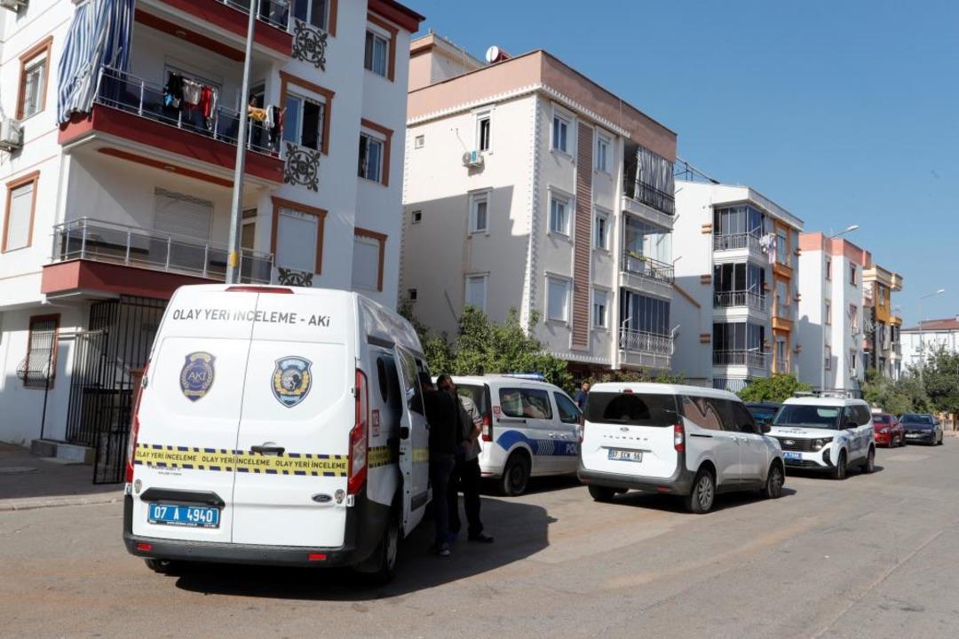 Antalya da eski eş dehşet saçtı! Cezaevinden çıktı, evde gizlice saklandı: Eski eşi ve erkek arkadaşı kanlar içinde kaldı 2