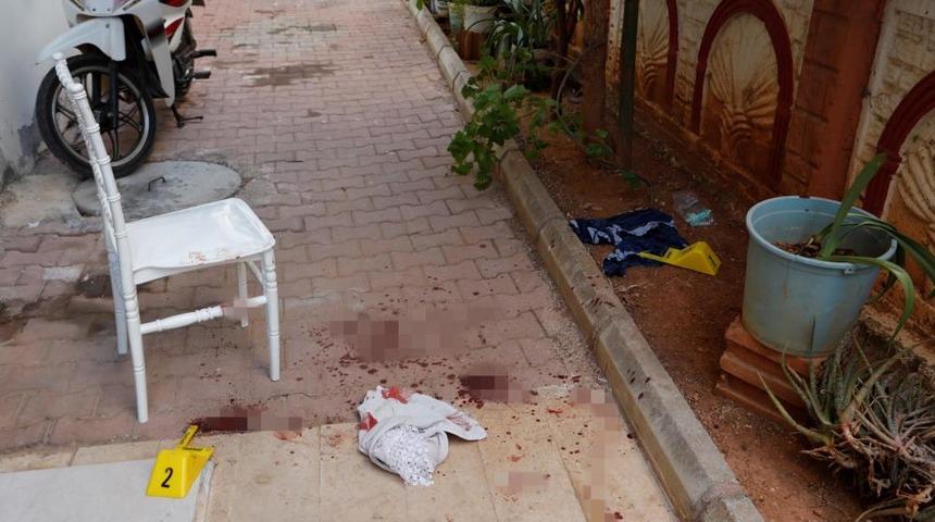 Antalya'da eski eş dehşet saçtı! Cezaevinden çıktı, evde gizlice saklandı: Eski eşi ve erkek arkadaşı kanlar içinde kaldı