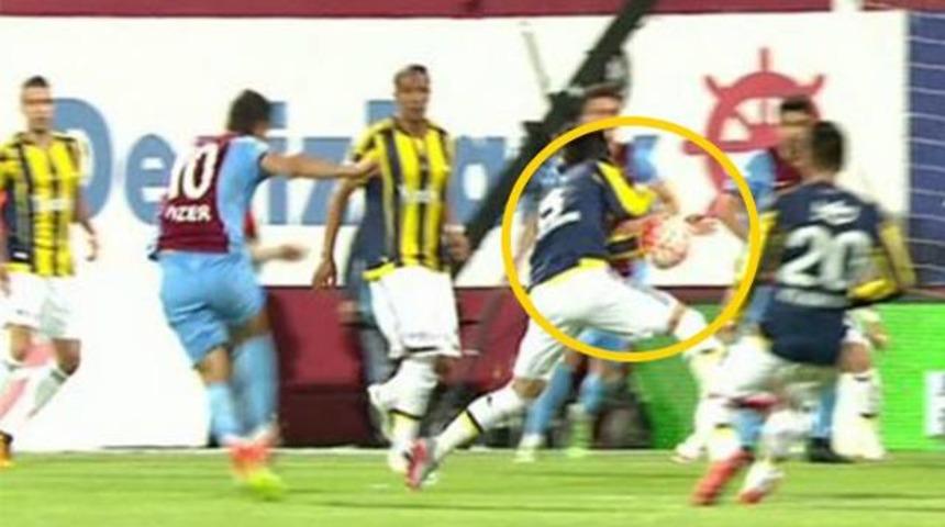 Trabzonspor-Fenerbah&ccedil;e ma&ccedil;ında tartışılan penaltı pozisyonu
