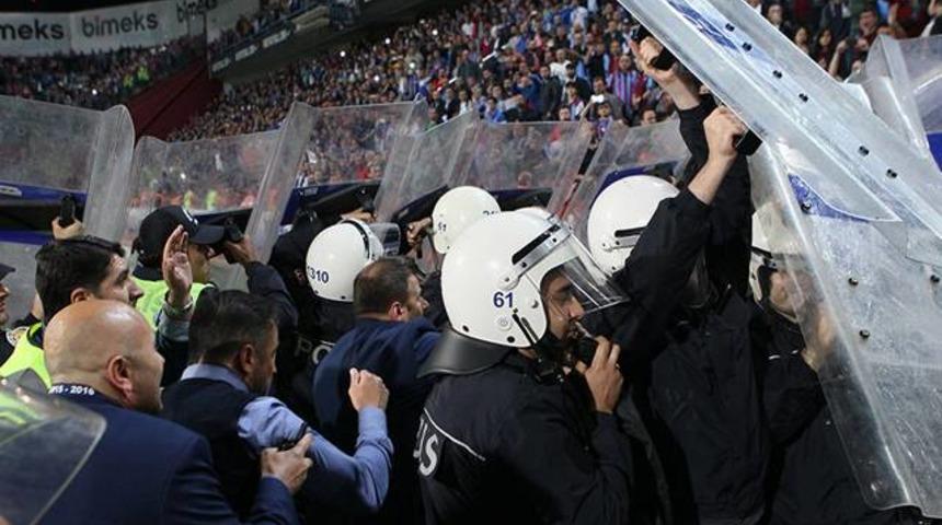 Trabzonspor&rsquo;dan emniyete ve valiye su&ccedil;lama