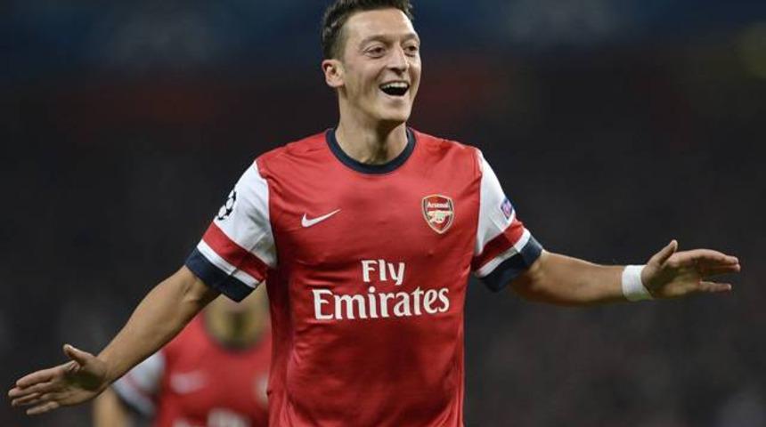 Mesut &Ouml;zil'den tarihi performans