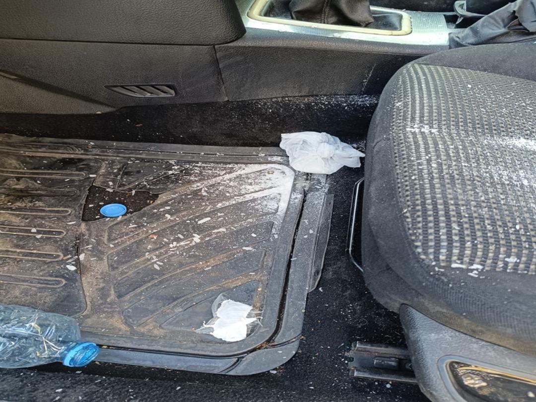 Akılalmaz olay! Otomobiliyle polise çarpıp kaçan avukatın attığı paketten uyuşturucu çıktı: O avukat serbest bırakıldı 1