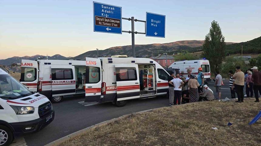 Bingöl’de trafik kazası: 11 yaralı