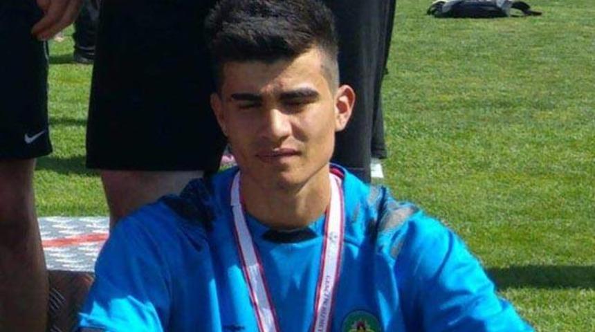 Gen&ccedil; futbolcu Emre &Ccedil;akır hayatını kaybetti