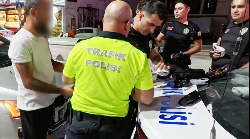 Muayenesiz araçla yakalanan ehliyetsiz ve alkollü sürücü: "Kafamız kıyak, kusura bakmayın"