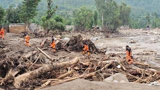 Sel ve heyelan 645 can aldı! Muson yağmurlarının bilançosu artıyor