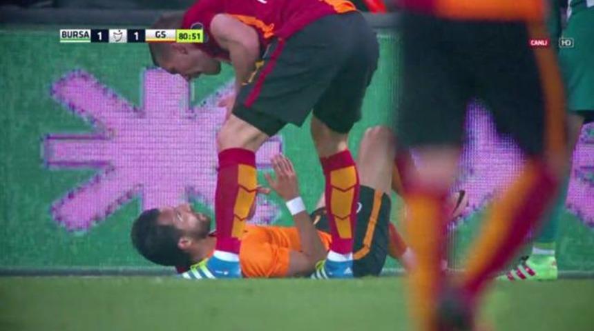 Podolski'den Yasin &Ouml;ztekin'e sert tepki