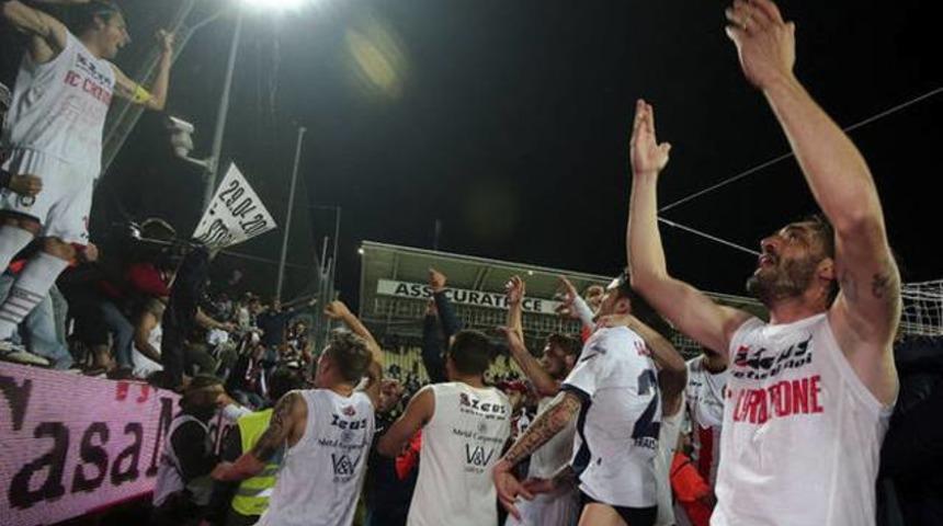 Serie A'ya ilk &ccedil;ıkan takım Crotone oldu