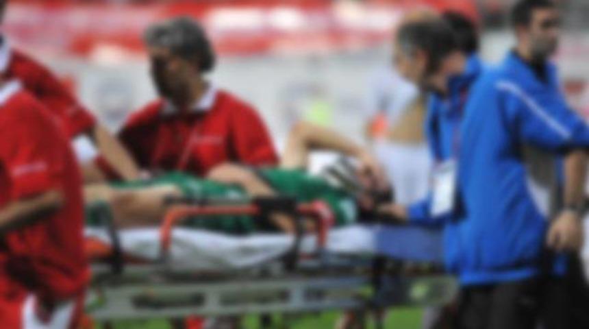 Futbolcunun ma&ccedil;ta kalbi durdu