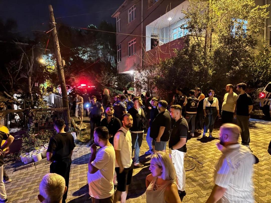 Ümraniye de sokak ortasında vahşet: Genç kadının boğazını satırla keserek öldürdü 2