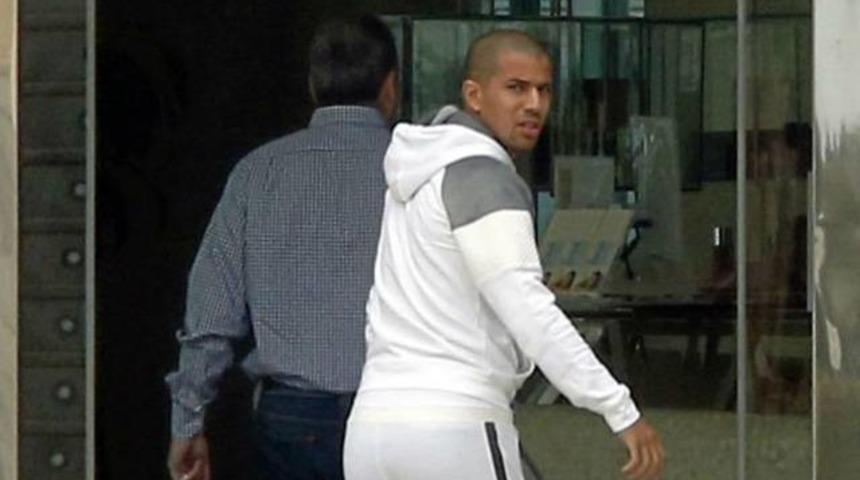 Menajeri İstanbul'a gelen Feghouli Valencia tesislerini terk etti!