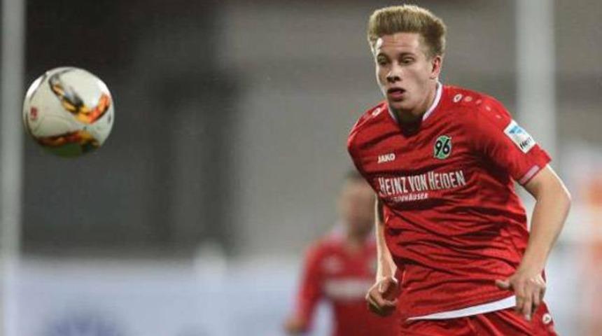 Gen&ccedil; futbolcu hayatını kaybetti!