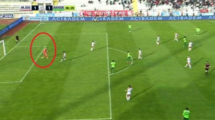 Sivasspor kalecisi Setkus'tan inanılmaz hata!