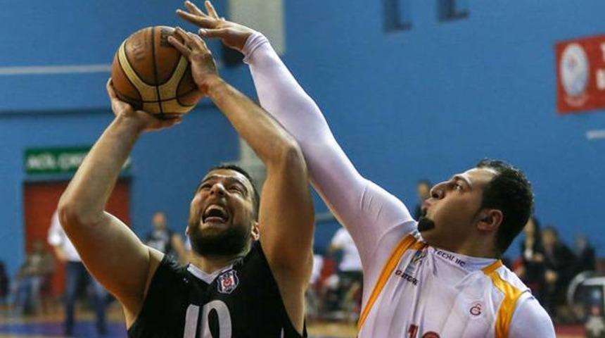 Beşiktaş ve Galatasaray taraftarları Almanya'da birbirine girdi