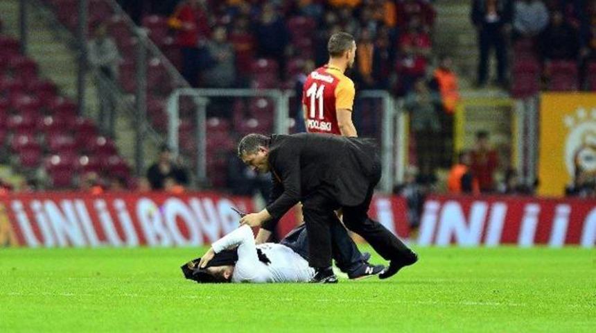 Sahaya giren Galatasaraylı Ahmet K&ouml;se Canarslan, o anları anlattı