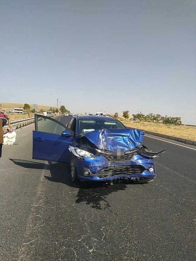 Diyarbakır’da hafif ticari ile otomobil çarpıştı: 5 yaralı 3