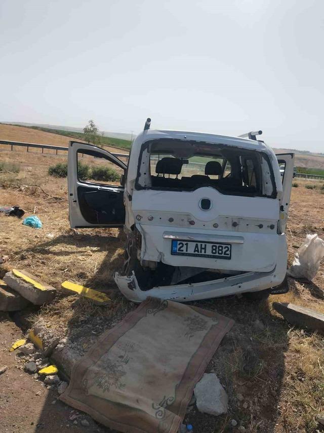 Diyarbakır’da hafif ticari ile otomobil çarpıştı: 5 yaralı 1