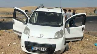 Diyarbakır’da hafif ticari ile otomobil çarpıştı: 5 yaralı