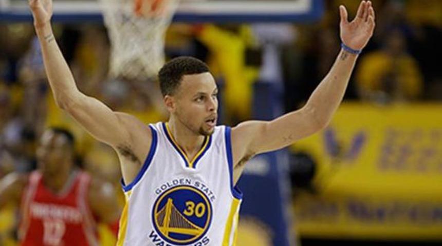 Stephen Curry rekorla döndü