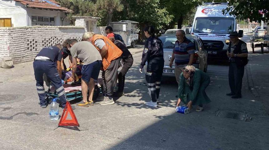 Otomobille çarpışan motosikletli kurye yaralandı