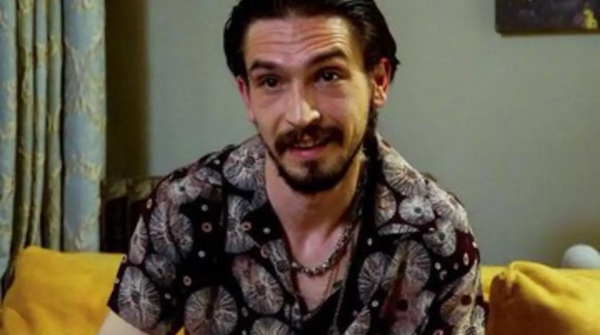 Cinsiyet değiştiren oyuncuya "Çukur dizisinde çok yakışıklı adamdın" yazılınca... 