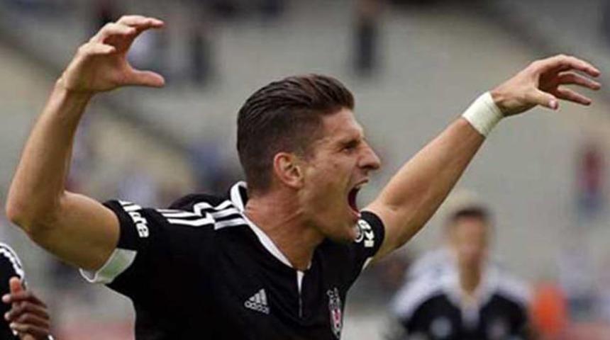 Beşiktaş'ta Mario Gomez tarihe ge&ccedil;ti